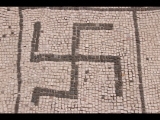07529 ostia - regio iv - insula iii - domus su via della caupona (iv,iii,4) - raum (c) - mosaik - detail - 06-2024.jpg